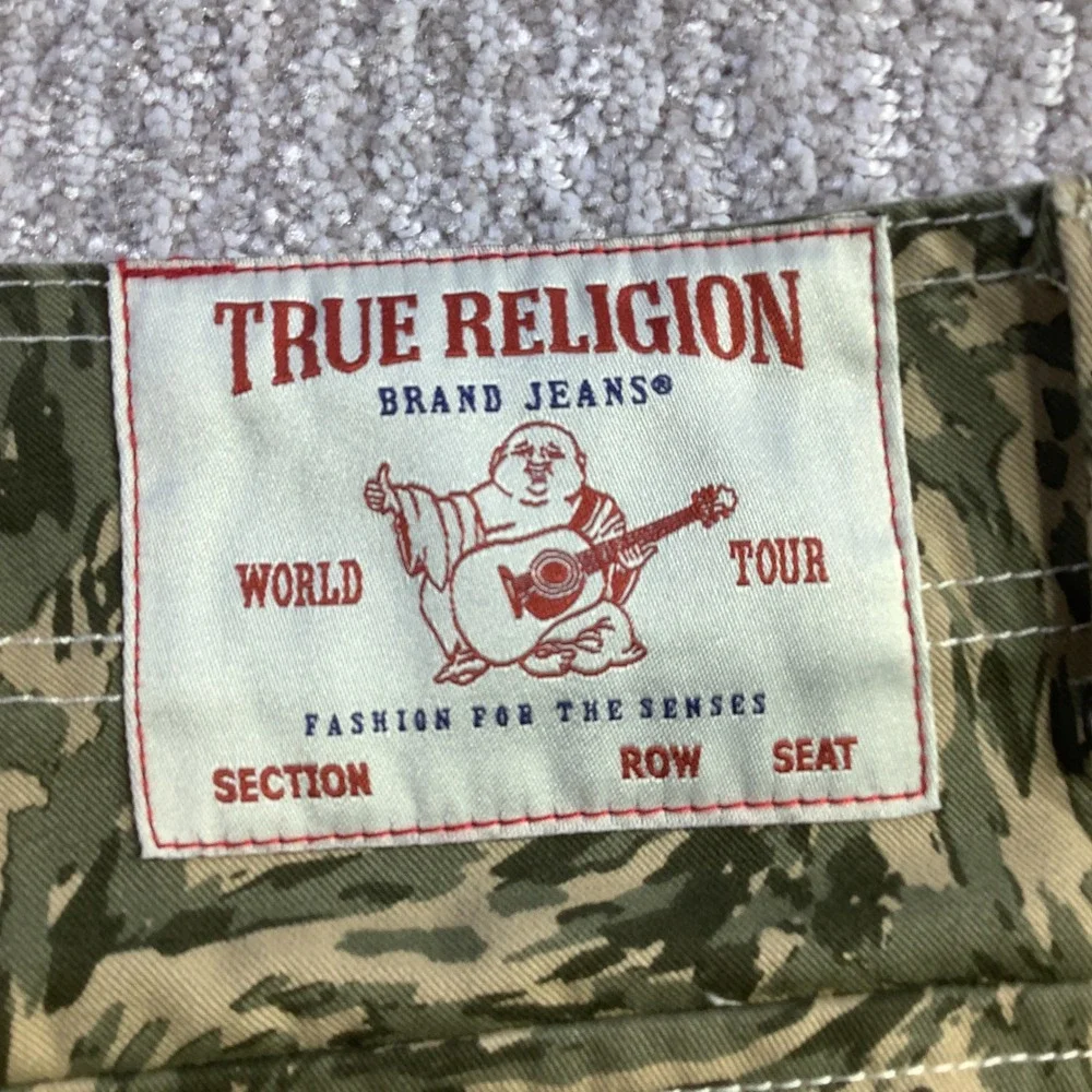 True Religion Abstract Camo SN Cargo Pants Green Straight Leg Size 30 x 32 NWT